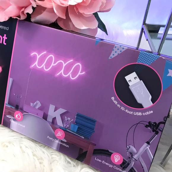 XOXO Neon Led Wall Light - Picture 8 of 11